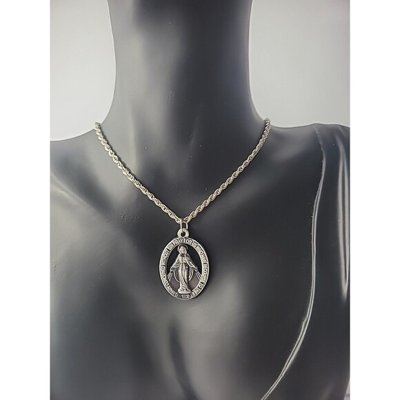 Vintage Necklace Chain Silver Tone Medal of Immaculate Conception Charm Jewelry - Picture 2 of 13